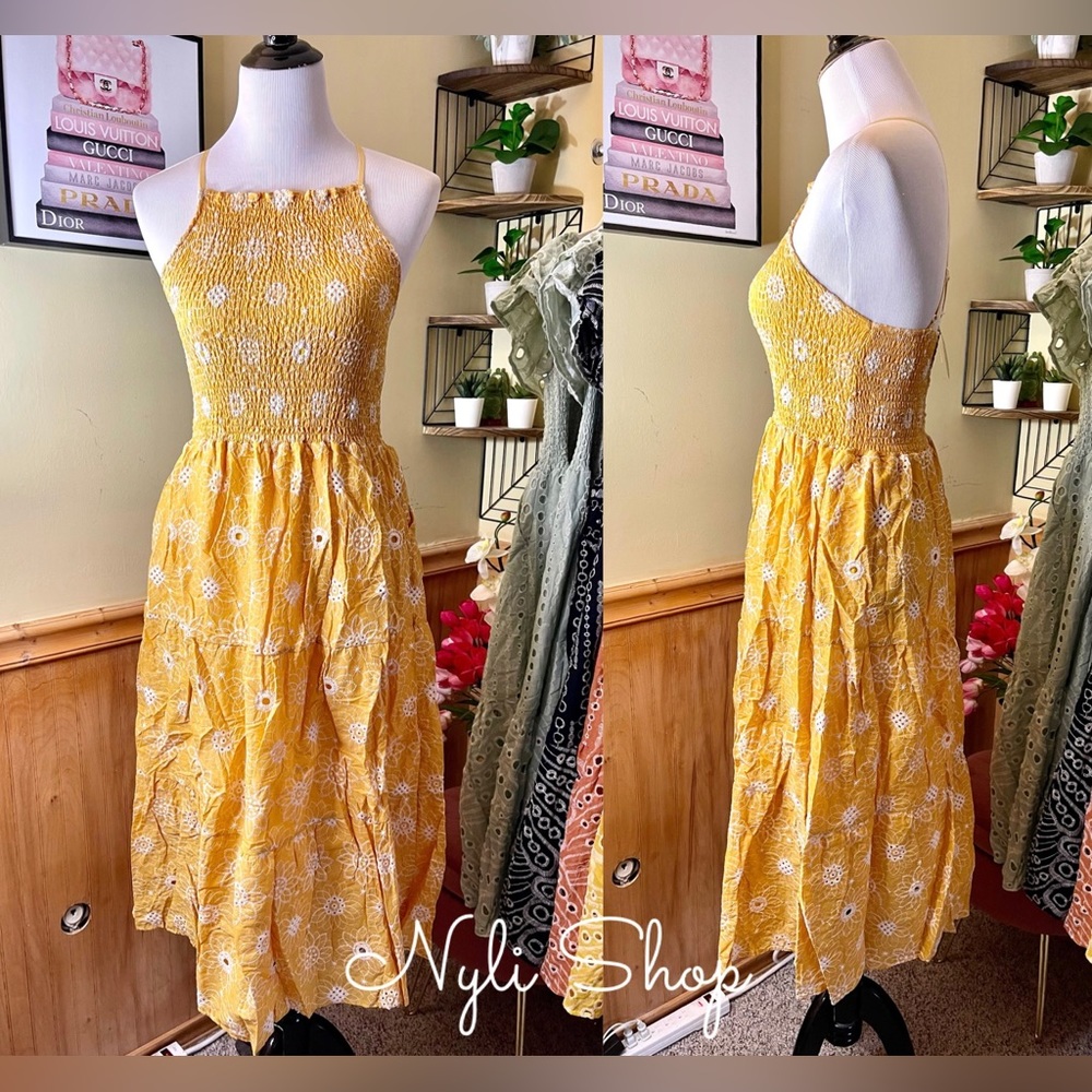 🌷Brand New halter eyelet dress fully embroidered can fit Sm up to M price firm!